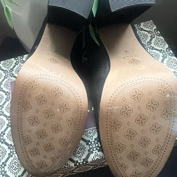 Isola Black Suede Block Heel Pump New in Box - Picture 5 of 11